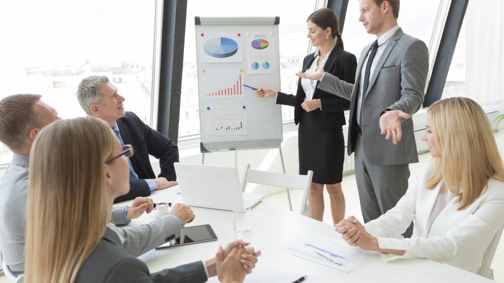 1.6万亿市场灰色通道？香港营销公司零备案冲刺美股，境内业务占比成关键